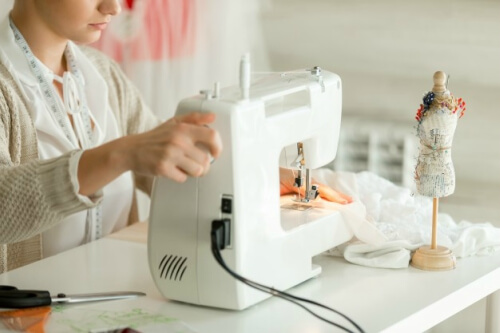 cuanto cuesta una maquina de coser