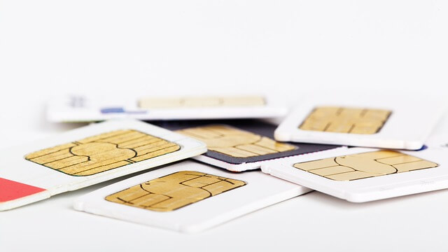 cómo meter la tarjeta SIM en el iphone